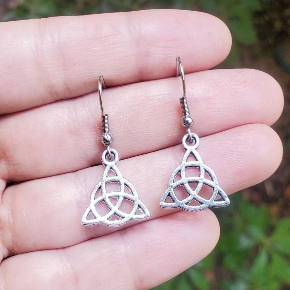 NWOT Silver Celtic Knot Triquetra Trinity Earrings - Picture 2 of 9